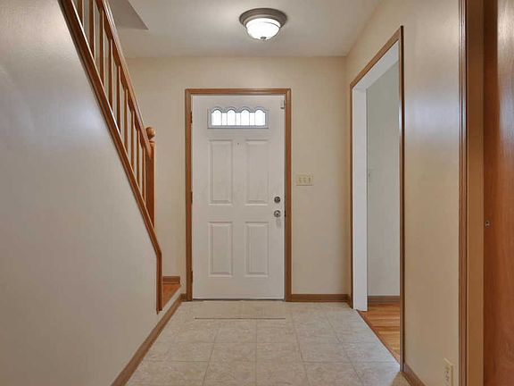 4th image of 386 Lambourne Ave