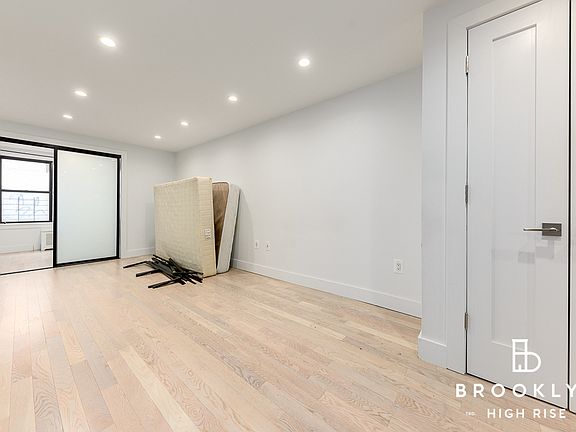 3rd image of 11 Crooke Ave #1H