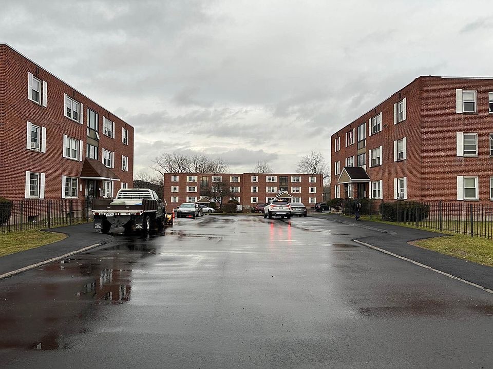 2nd image of 946 Wethersfield Ave APT 5