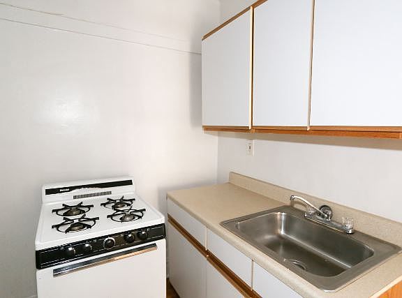 2nd image of 713 W Brompton Ave APT 62
