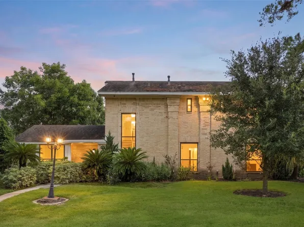 2711 Williamsburg Dr, Dickinson, TX 77539