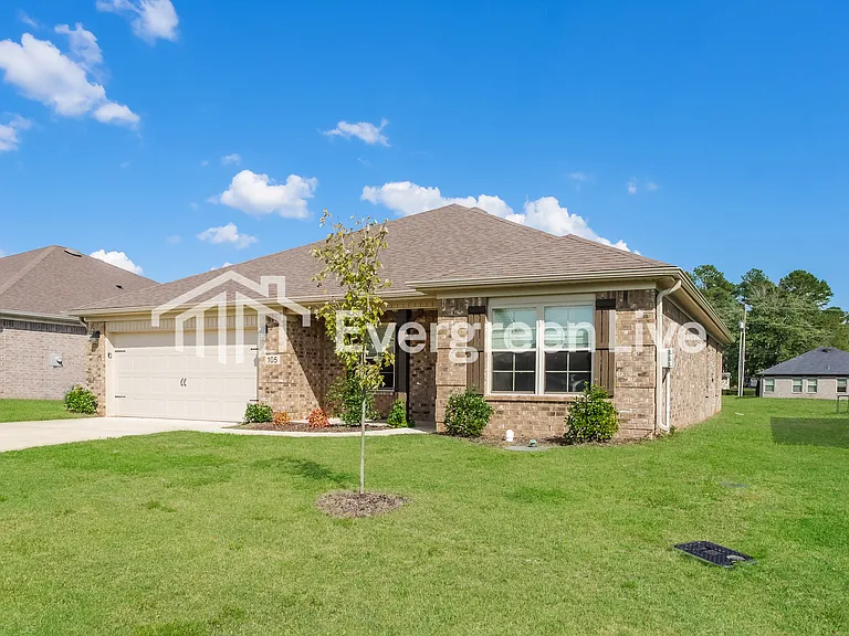105 Ocean Springs Ave — Photo 2