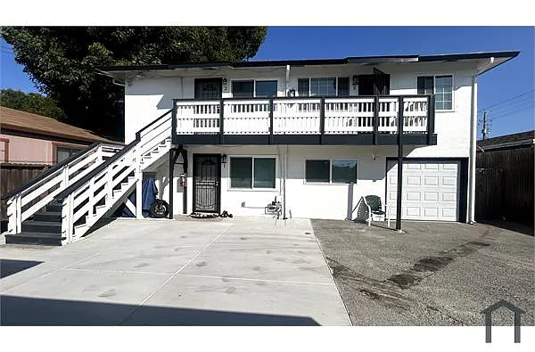 Building Photo - 574 W Hedding St #3