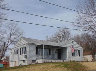 96 Mahan St, Oak Hill, WV 25901