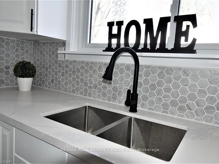 346 Brompton Ave #MAIN — Photo 6