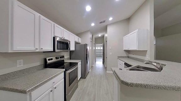 3rd image of 1101 W Runion Dr