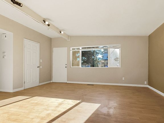 2nd image of 16504 NE 13th St