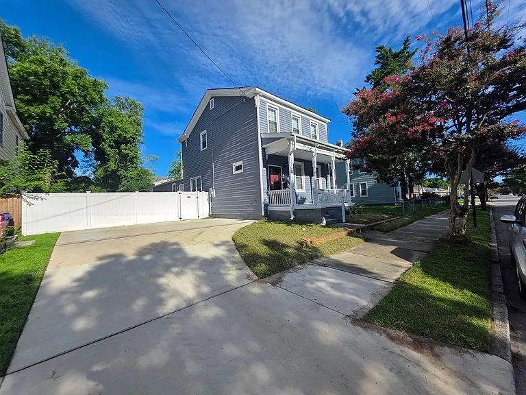 212 Elm Ave — Photo 2