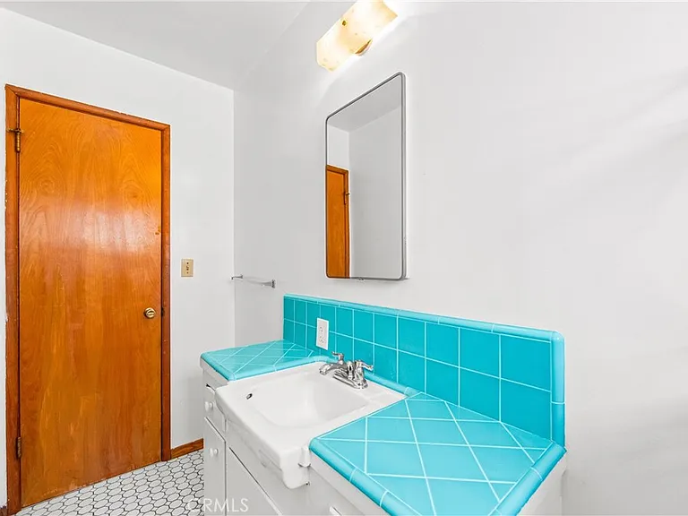 454 N Shattuck Pl — Photo 25