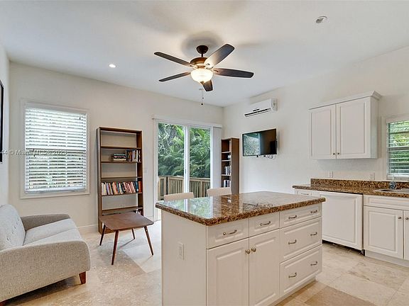 2nd image of 3564 Franklin Ave #1