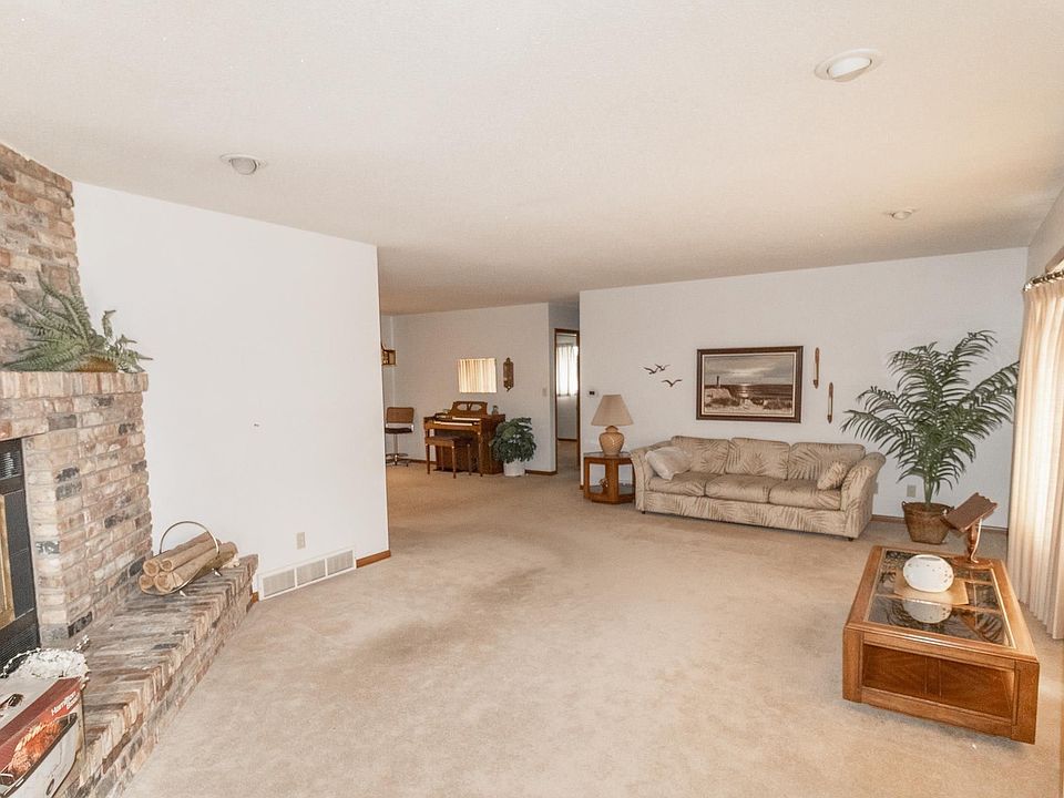 205 Young St SE, Blairstown, IA 52209 Zillow