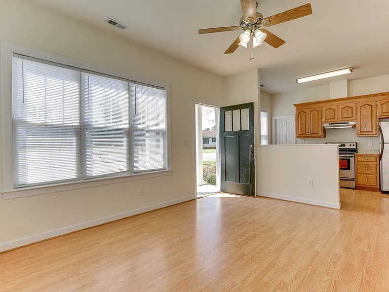 955 Poquoson Ave — Photo 8