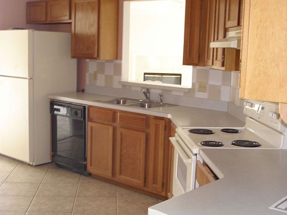 4th image of 918 Arkenstone Dr