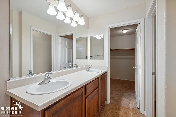 3528 E Carisbrook Dr — Photo 9