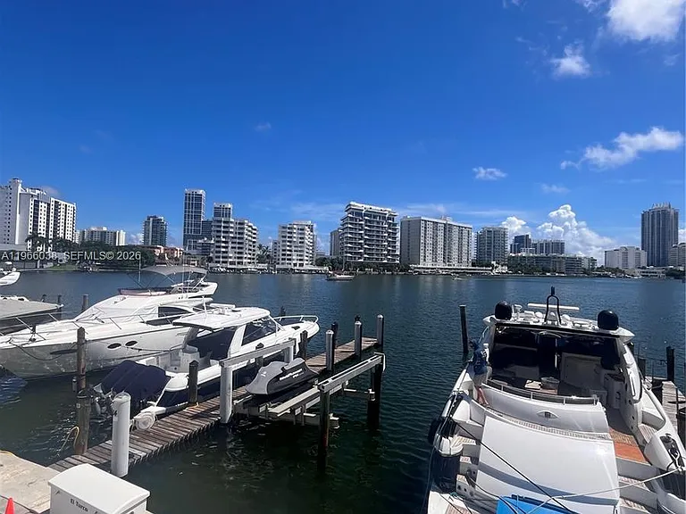 900 Bay Dr #207 — Photo 16