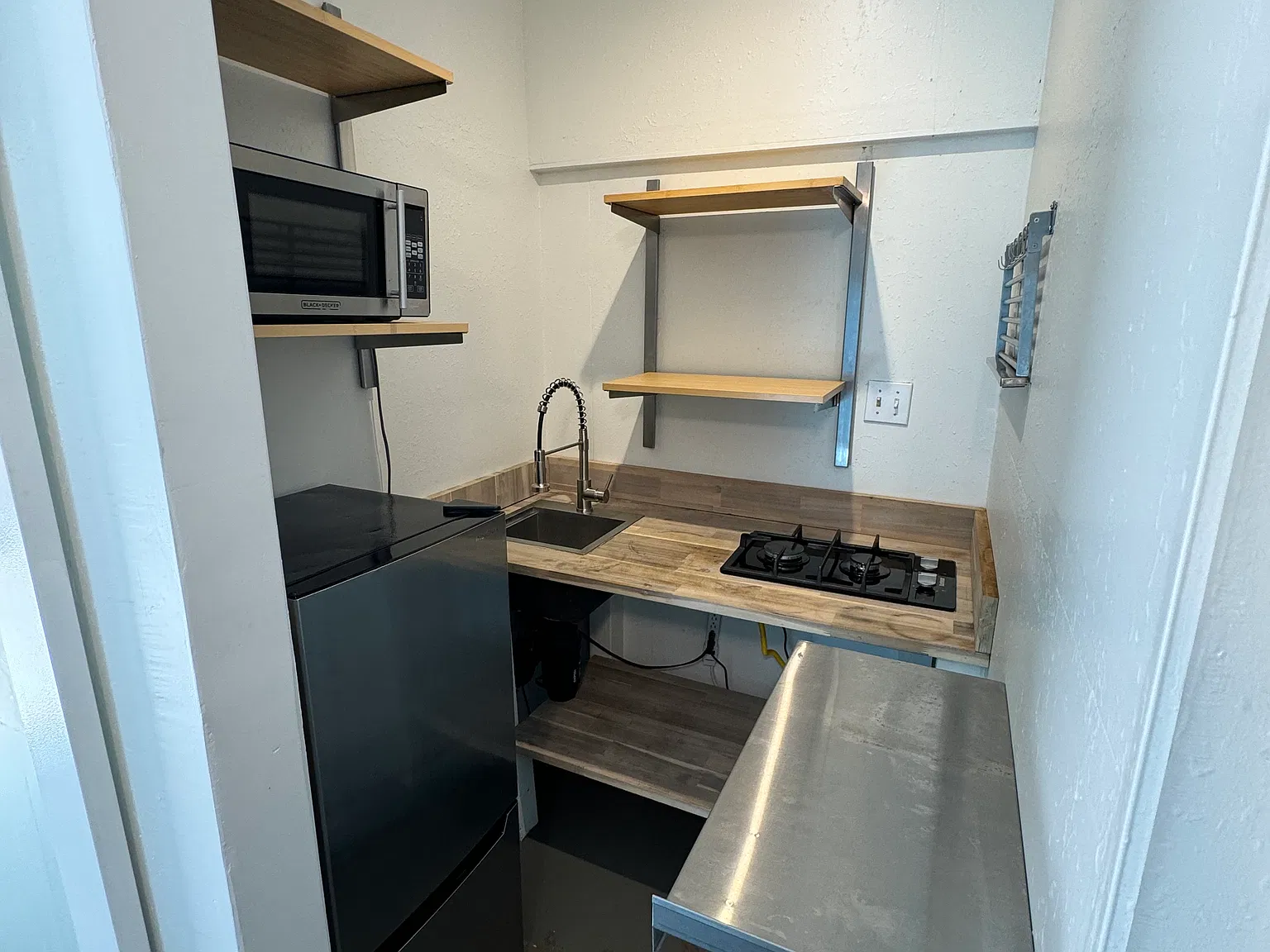 Studio, 400 sqft, $2,500 — Photo 3