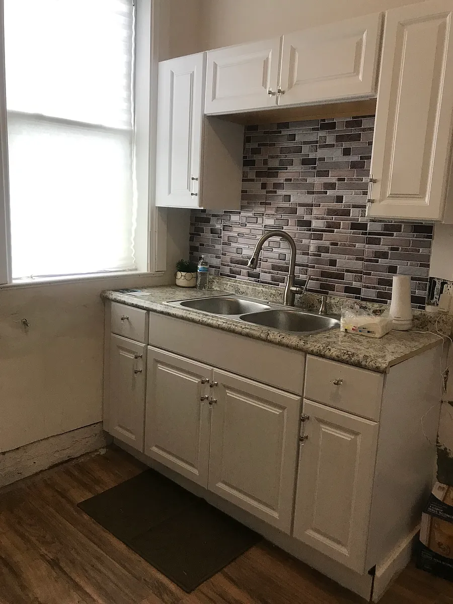 Shared Kitchen - Oakherst Pl
