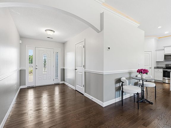 3rd image of 502 Foster Place Dr