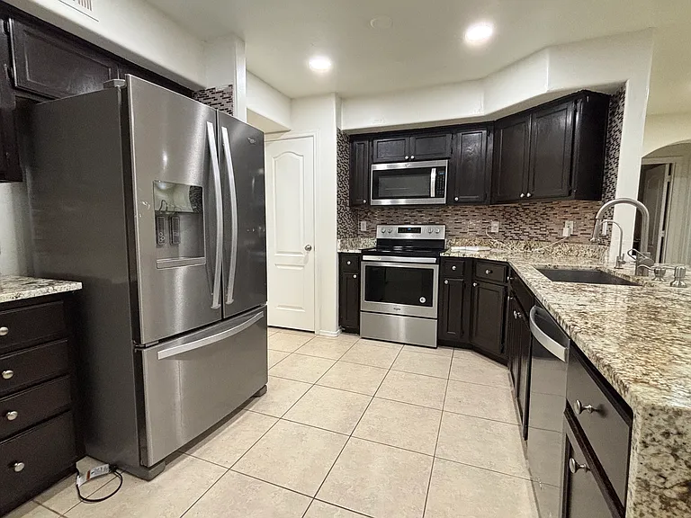 1231 N Tercera Ct — Photo 7