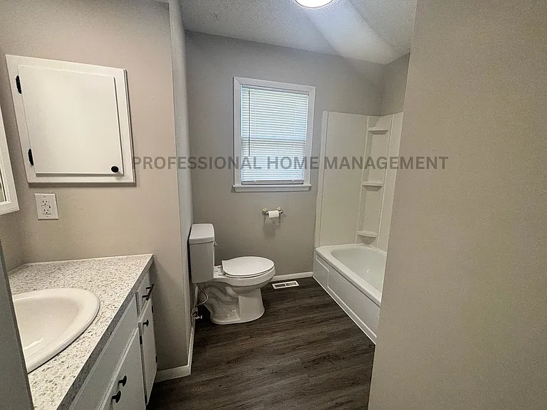 430 N Reno Ave — Photo 4