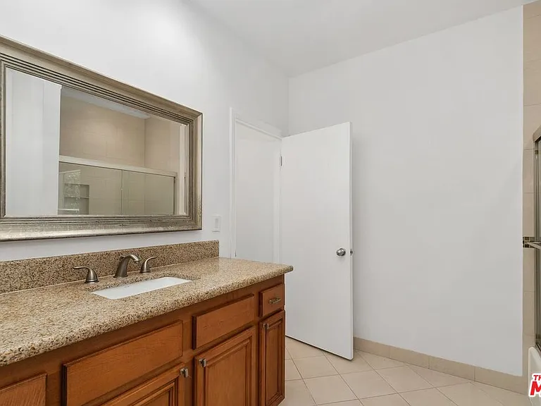 517 N Elm Dr — Photo 30