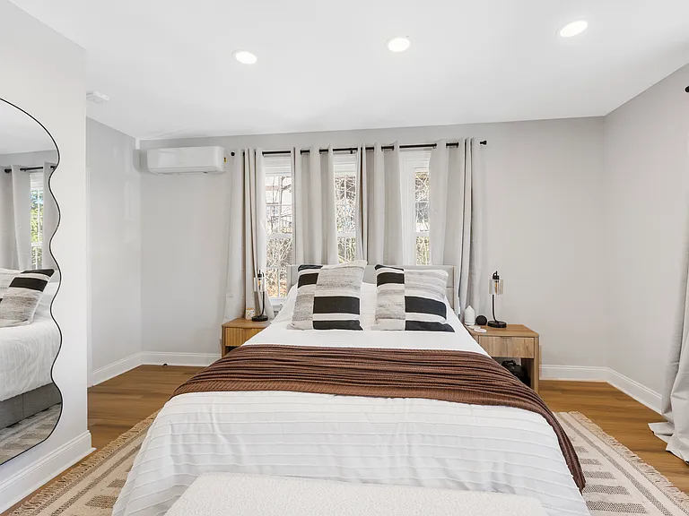 60 Stuyvesant Plz — Photo 5