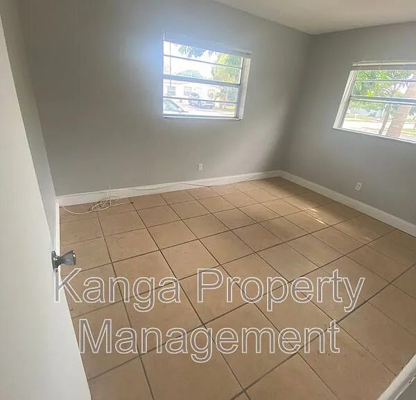 4329 Cocoanut Rd — Photo 17