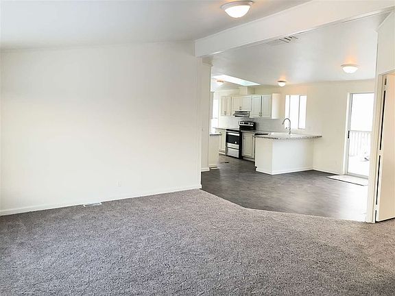 3rd image of 4165 Aspen St