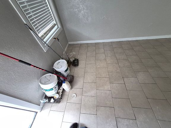4th image of 115 Caldwell St #3