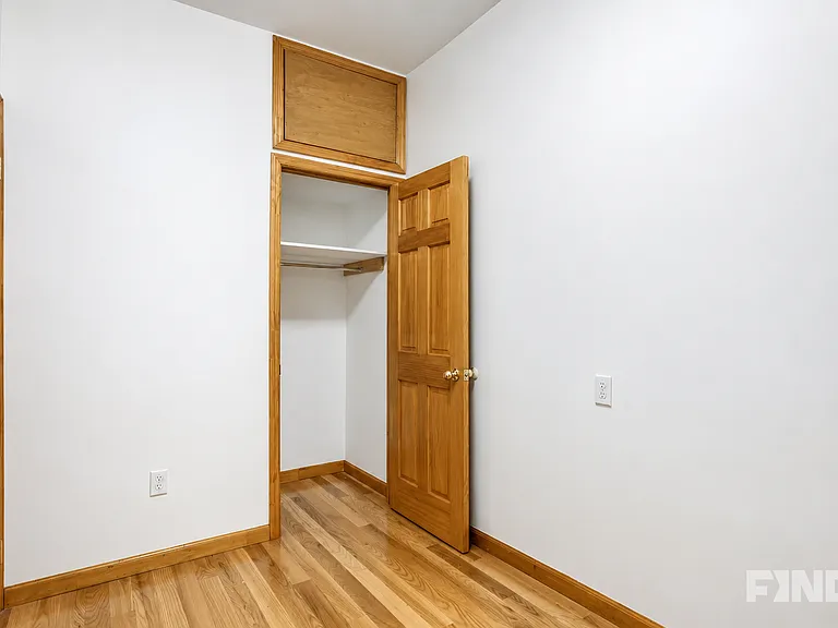 35 Henry St #2C — Photo 4