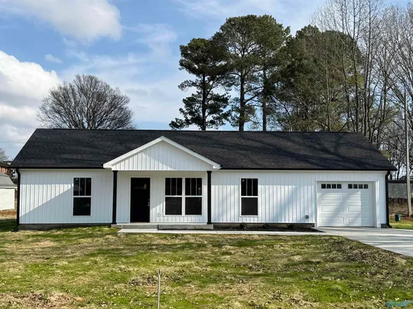 16674 Hampton Ln, Athens, AL 35611