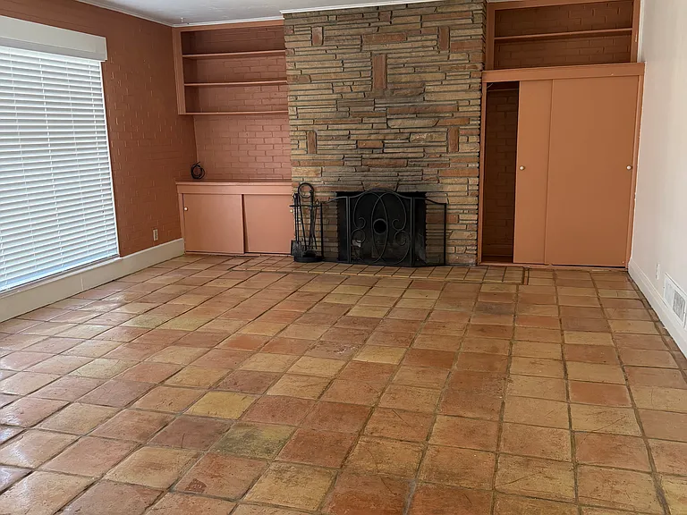 1645 E Prince Rd — Photo 2