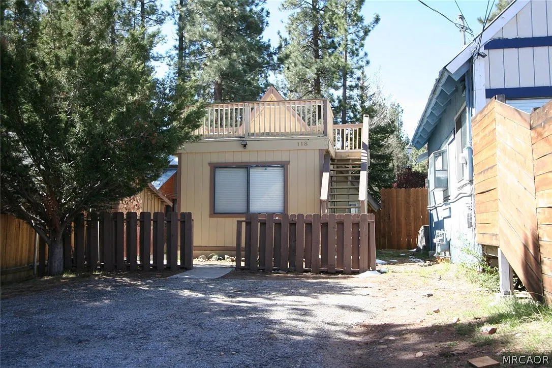 2 bed, 1.5 bath, 900 sqft, $1,500 — Photo 1