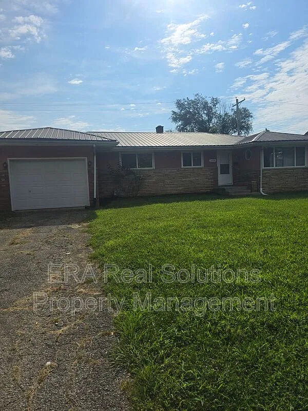 3 bed, 2.0 bath, 1308 sqft, $1,700 — Photo 1