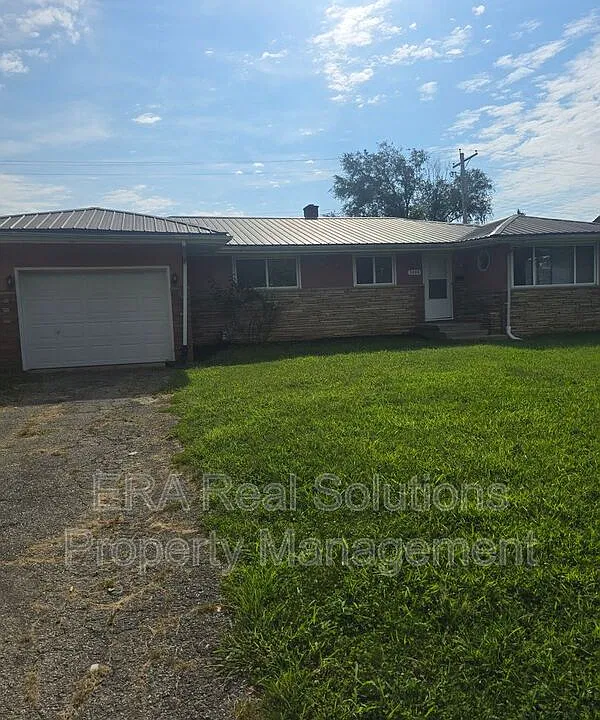 1494 Selkirk Rd