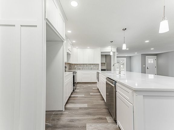 5th image of 2440 N Longwood Cir