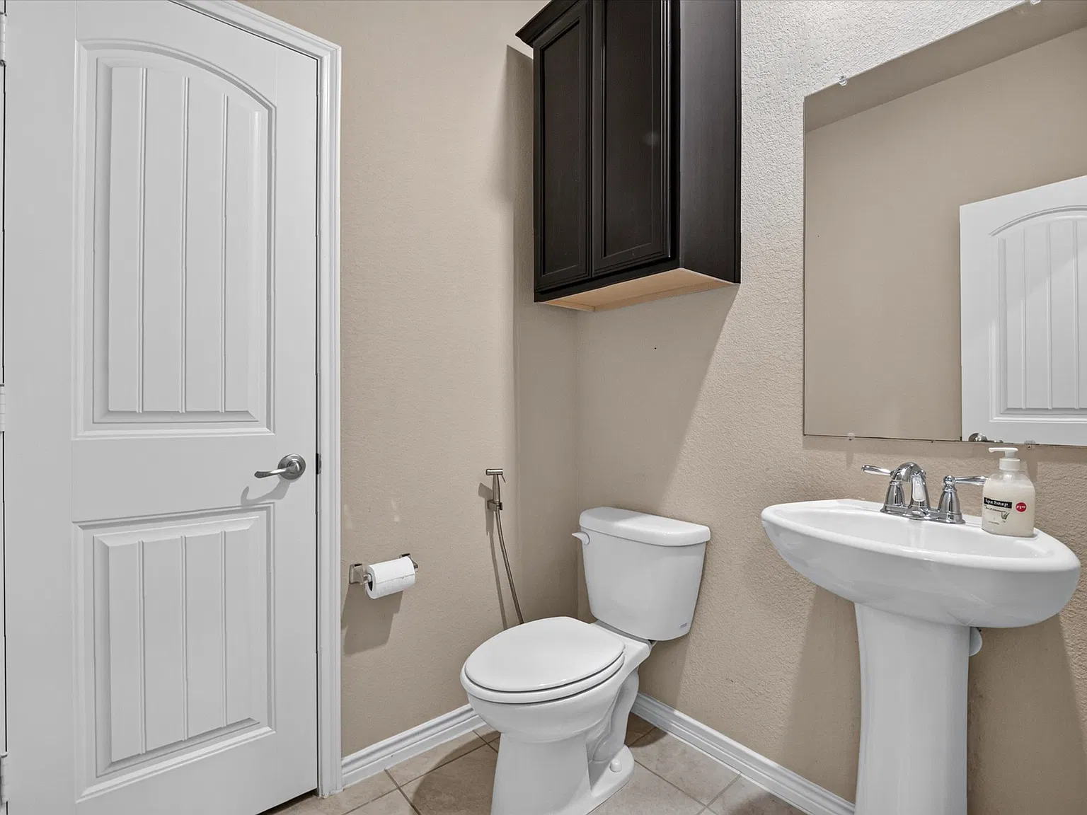 3 bed, 2025 sqft, $2,600 — Photo 2