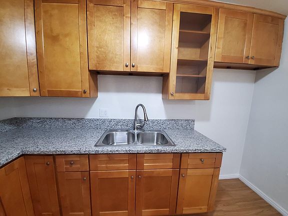 3rd image of 817 N Garfield Ave