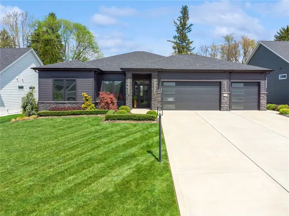 1007 Honey Locust Dr, Jeannette, PA 15644