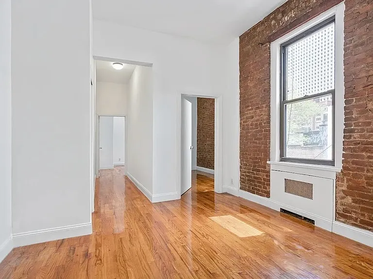 251 E 52nd St #4A — Photo 3