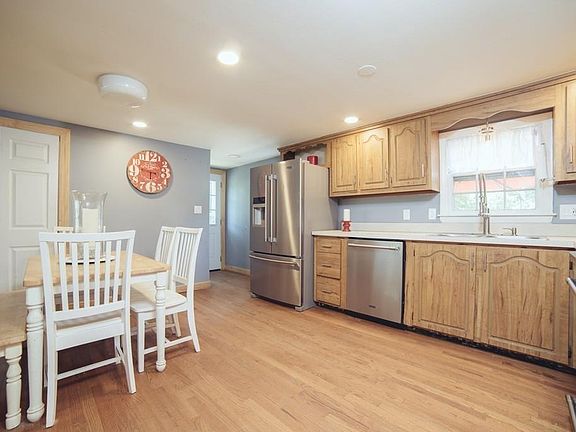 4th image of 59 Fairwood Dr