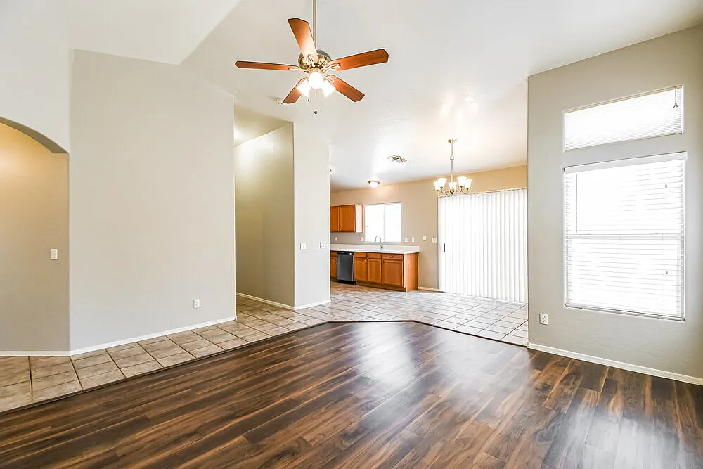 3 bed, 2.0 bath, 1317 sqft, $2,145 — Photo 4