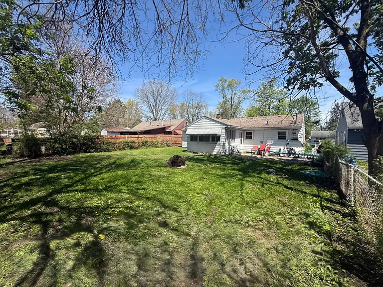 532 Hudson St — Photo 10