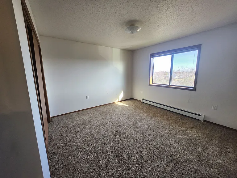 Eastern Hills Apartments — Photo 11
