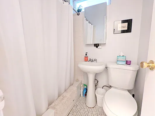 Rented by Manhattan Spaces | media 10