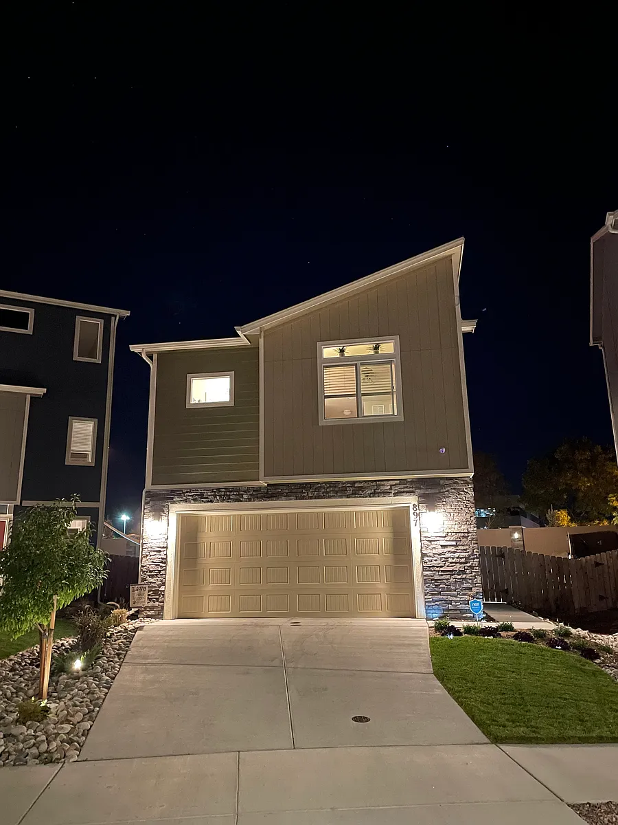 Building Photo - 897 Grissom Dr