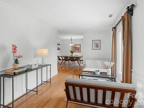 4th image of 4400 Woods End Ln
