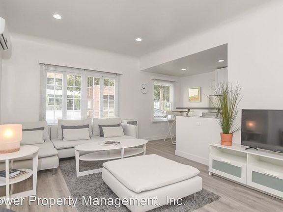 3rd image of 121 S Elm Dr APT 16
