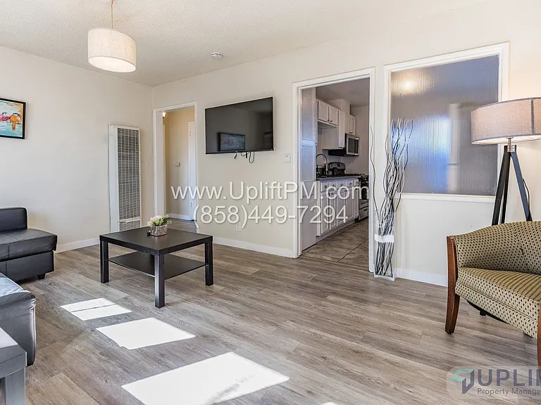 4827 Castle Ave — Photo 1
