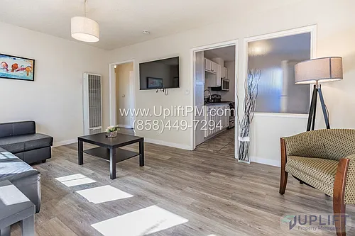 4827 Castle Ave Photo 1